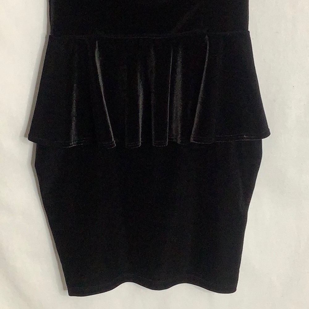 Elegant Black Velvet Peplum Off Shoulder Dress Size M Whimsigoth Vintage - Picture 8 of 16